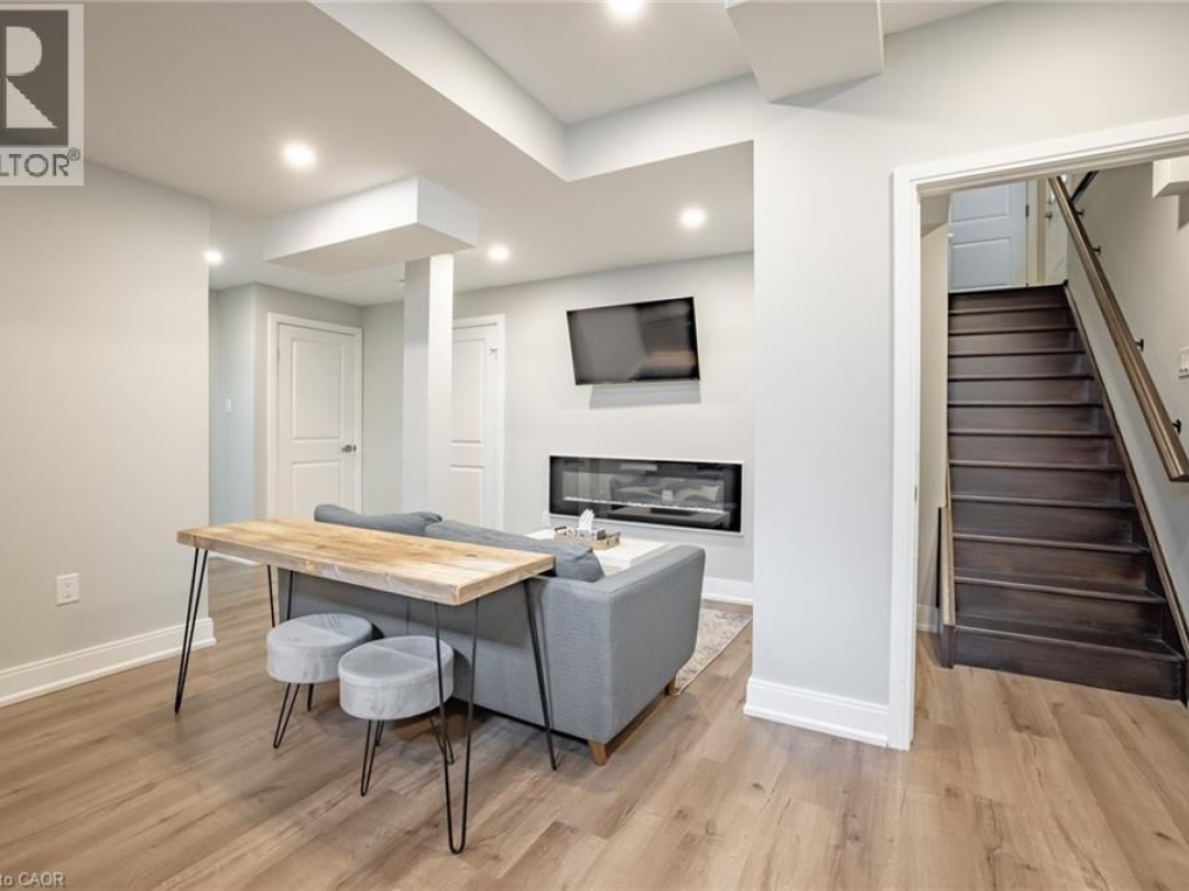 4 LOCKMAN Drive, Ancaster
