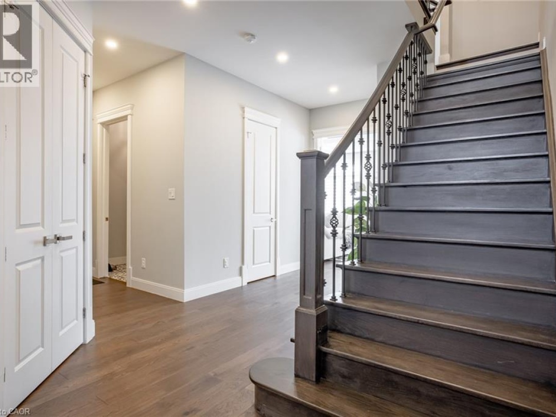 4 LOCKMAN Drive, Ancaster