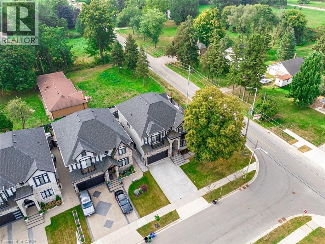 4 LOCKMAN Drive, Ancaster