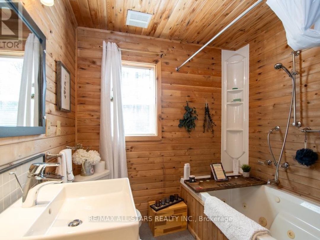 1130 TOWERING OAKS DRIVE, Gull River