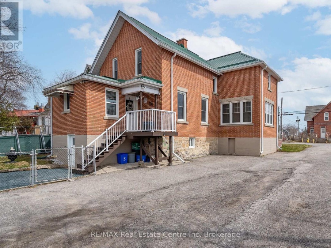 24 LINDSAY STREET, Kawartha Lakes (Fenelon Falls)