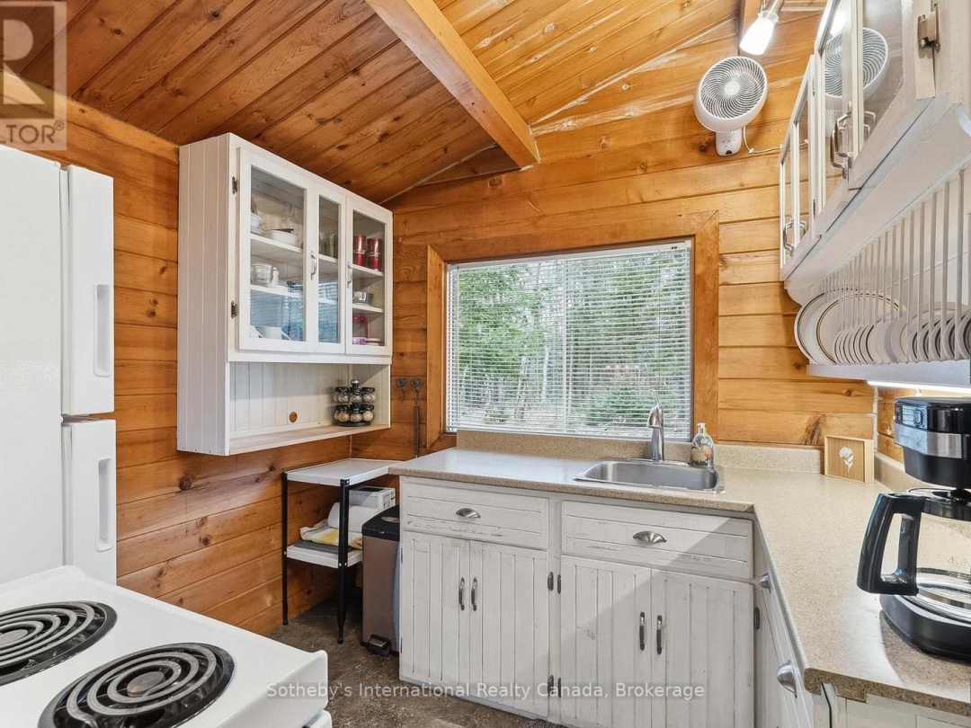1041 CROCKFORD LANE S, Muskoka River