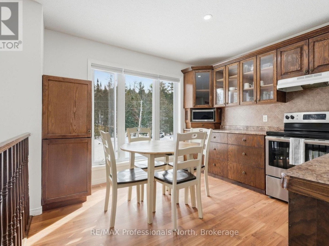 1036 POST ROAD, Bracebridge (Macaulay)
