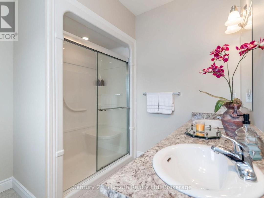 4 CHARLIE RAWSON BOULEVARD, Tay (Victoria Harbour)
