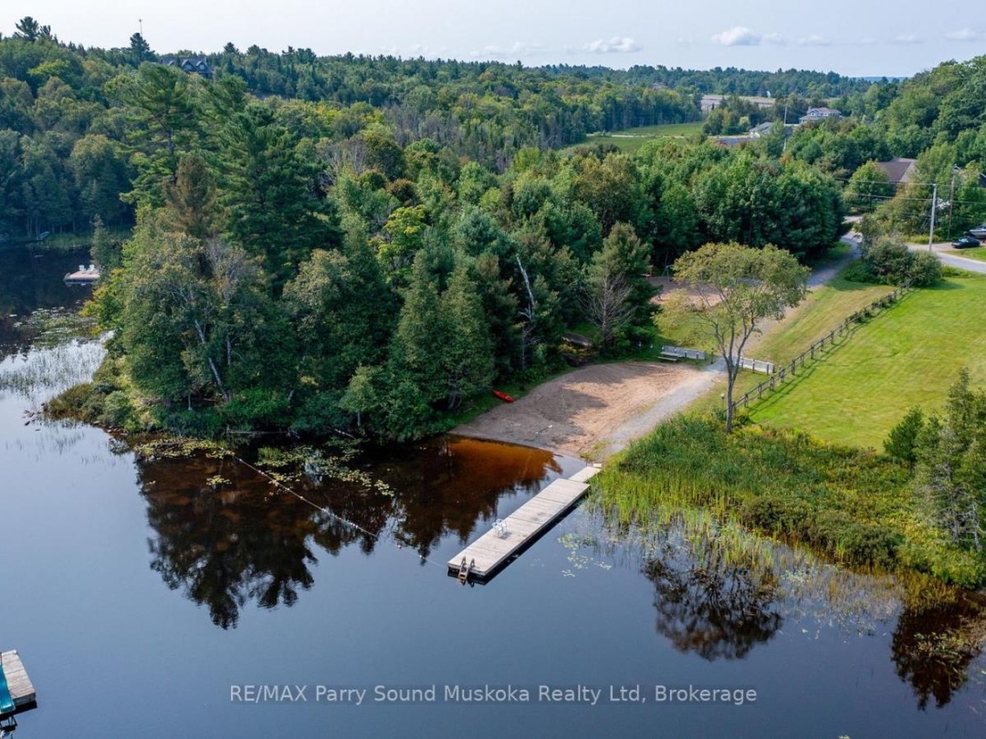 31 LAKE FOREST DRIVE, McDougall