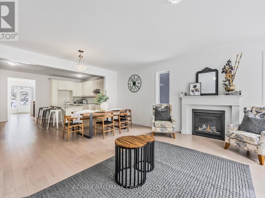 12 DYER CRESCENT, Bracebridge (Macaulay)