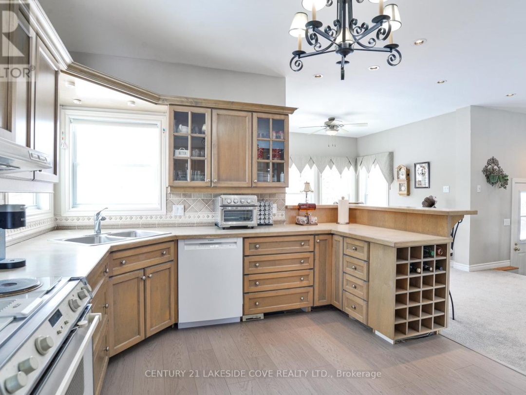 2811 STEPHEN DRIVE, Lake Simcoe