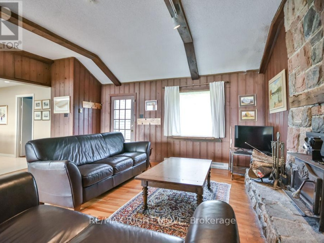 1467 CUNNINGHAM CRESCENT, 