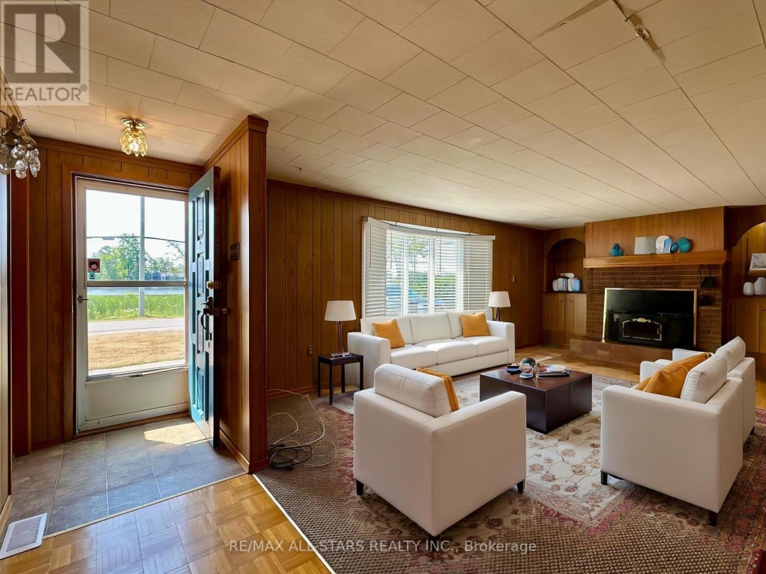91 FRONT STREET W, 