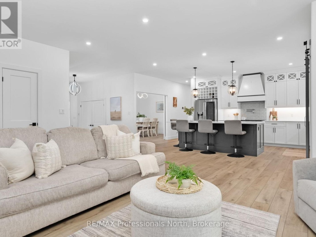1034 XAVIER STREET, Gravenhurst (Morrison)