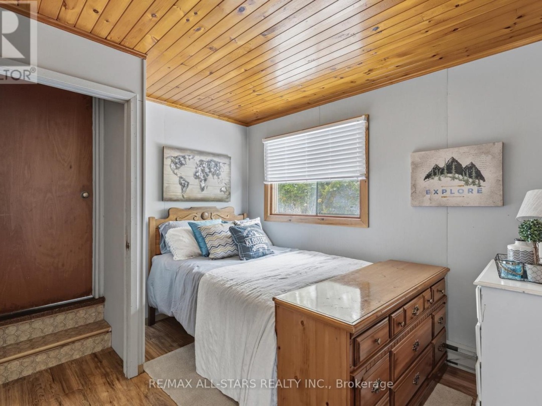 393 HILLSIDE DRIVE, Four Mile Lake
