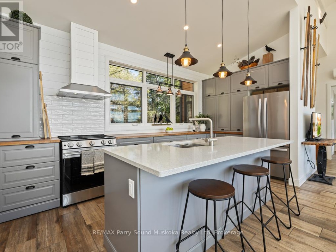 1201 GEEWADIN ROAD, Georgian Bay