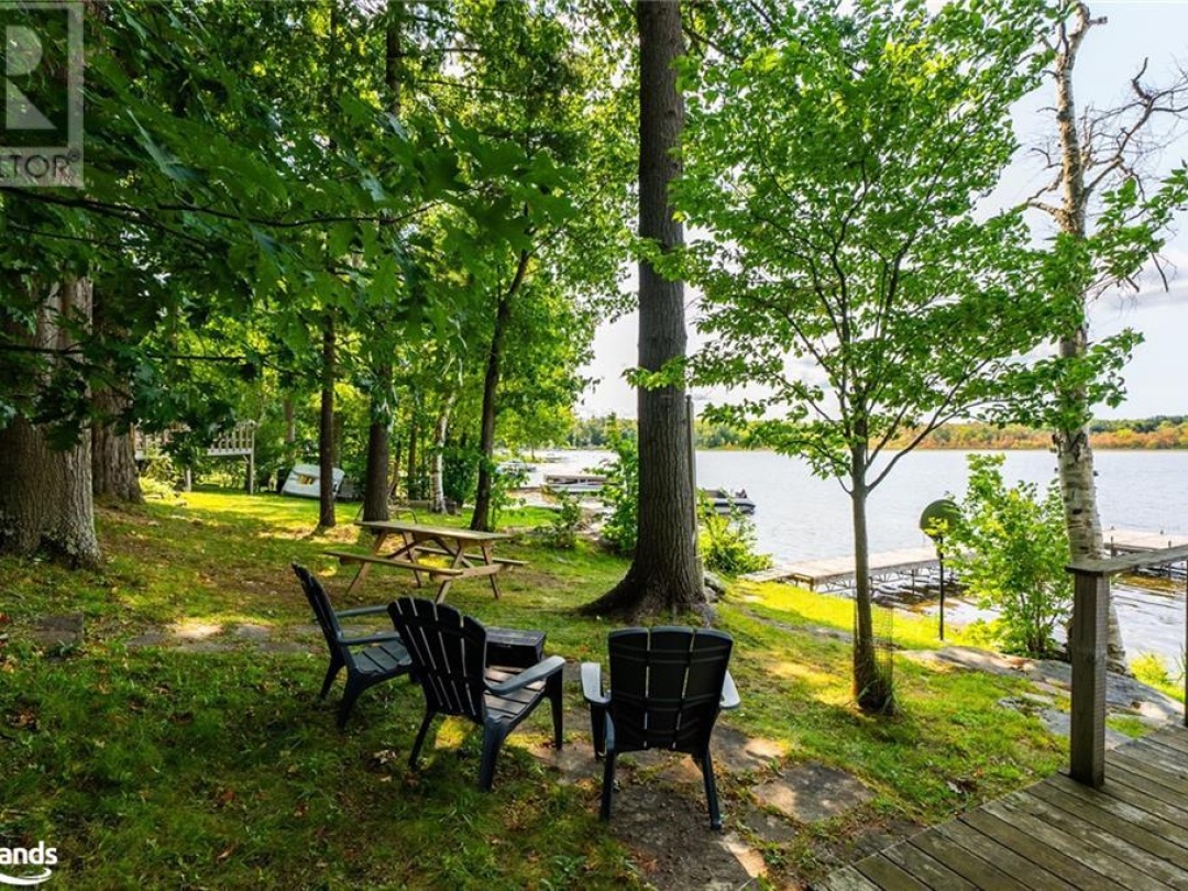 1658 Peninsula Point Road, Sparrow Lake