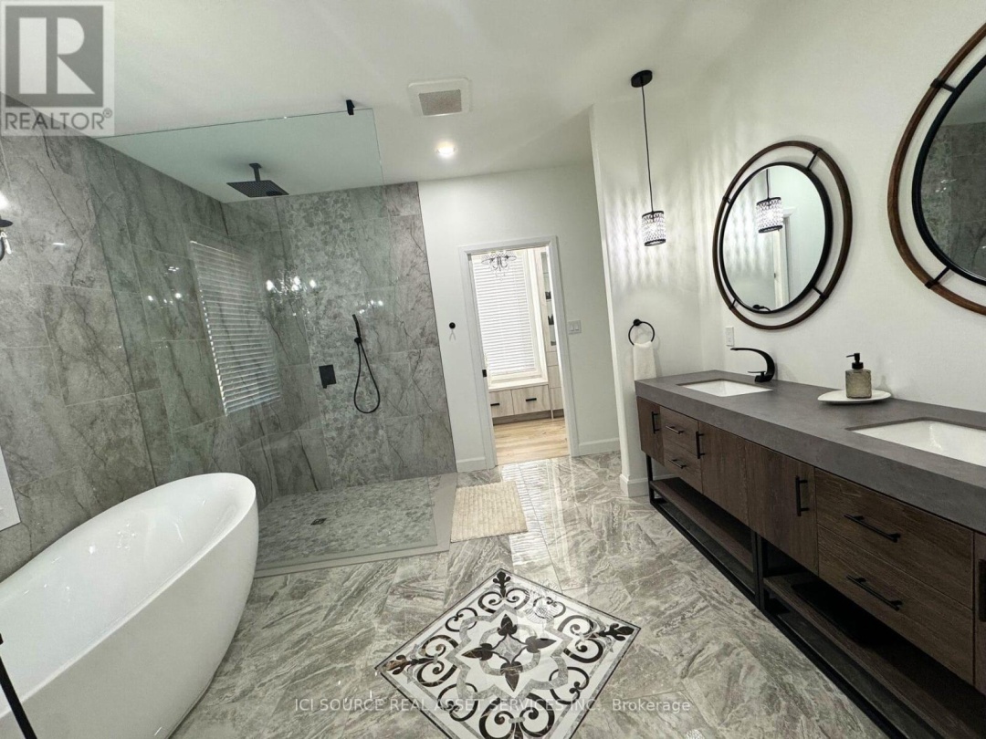 18 SWAN LANE, 