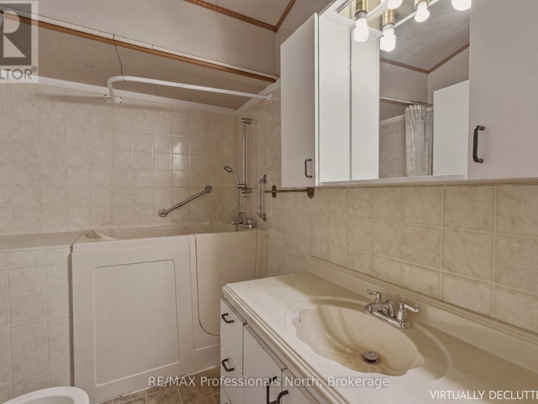 1056 KIRK LINE W, Bracebridge (Macaulay)