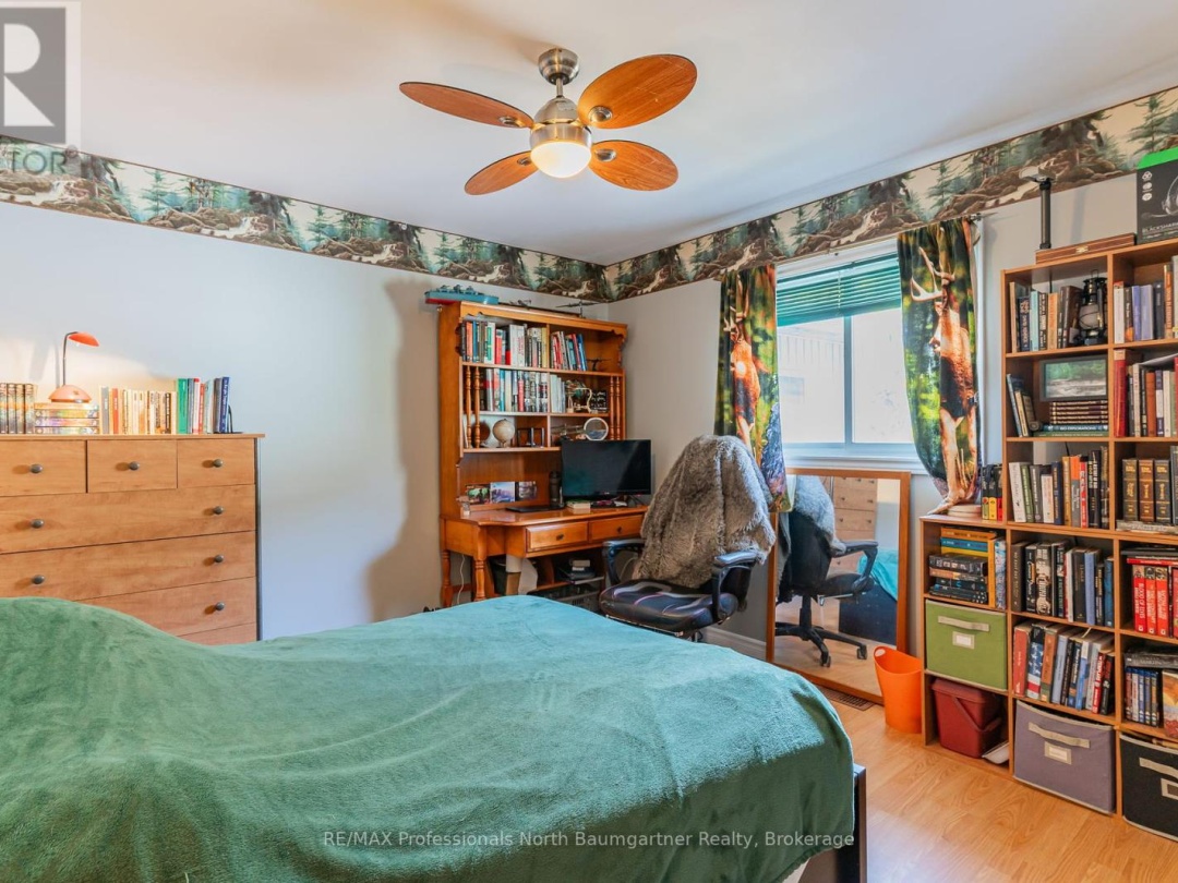 1093 REYNOLDS ROAD, Horseshoe Lake