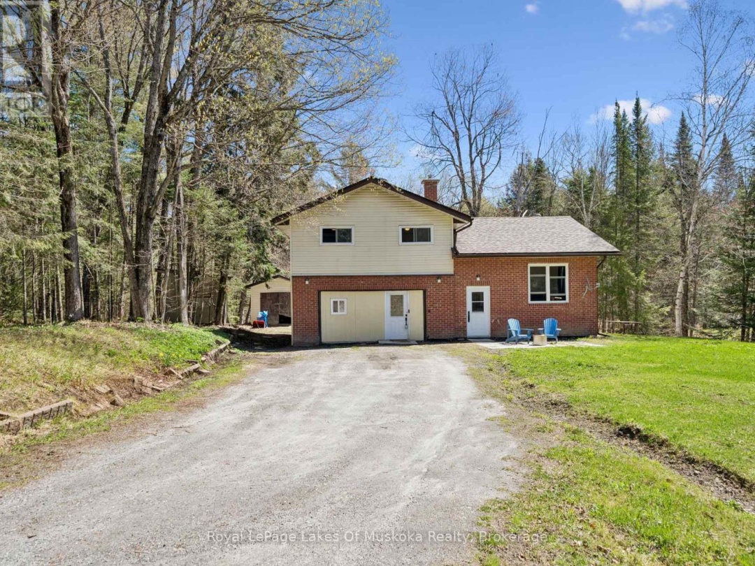 1052 OLD FALKENBURG ROAD, Bracebridge (Macaulay)