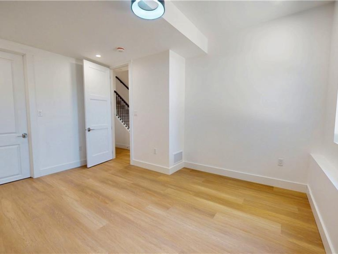 60 GRAY Street, 