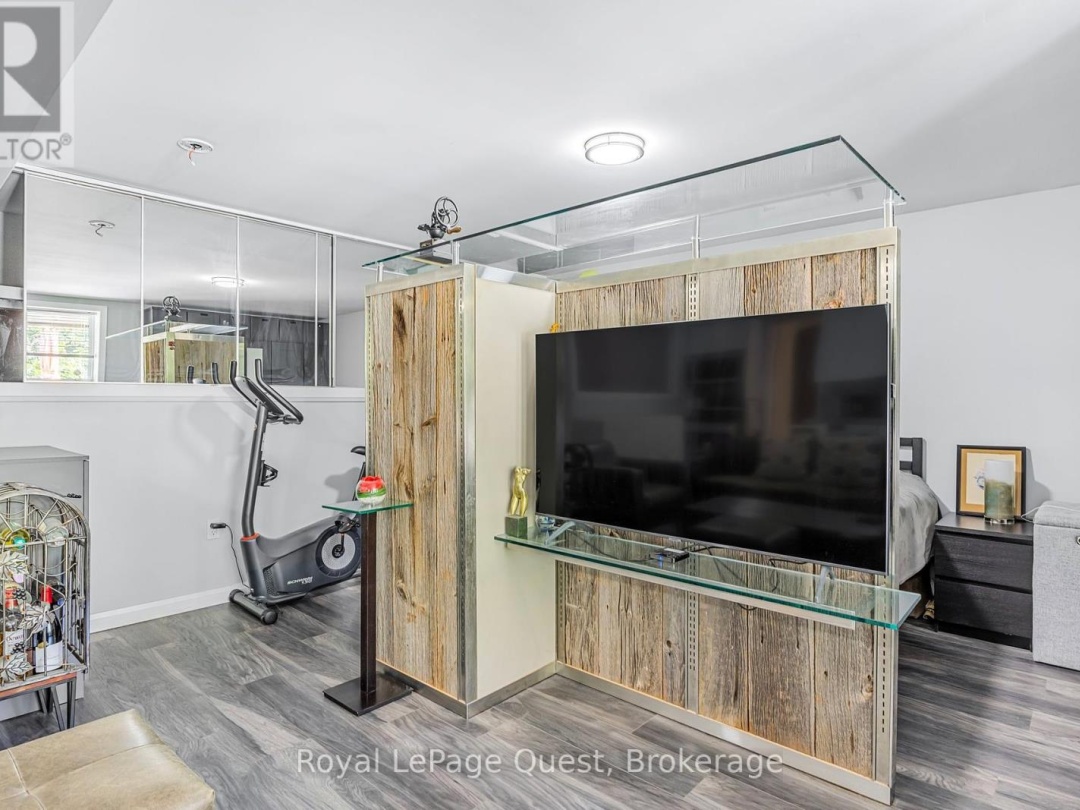214 MISSISSAGA STREET W, 