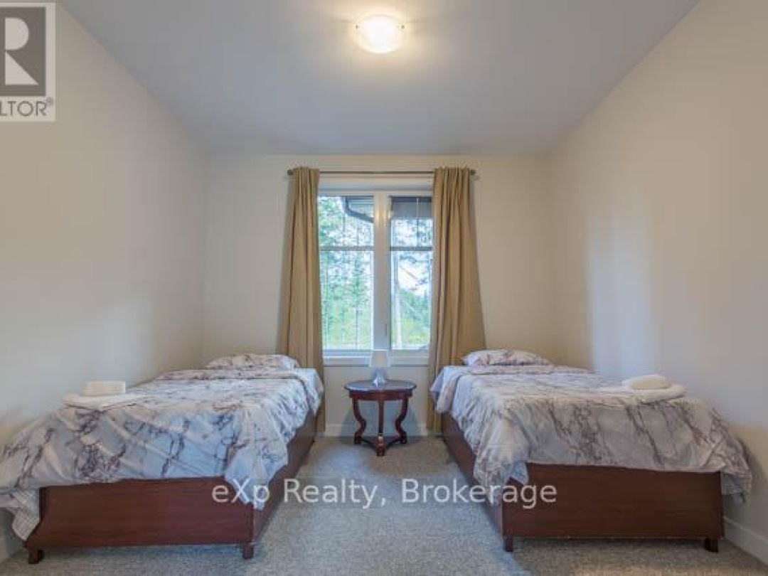 40 - 1052 GREENSVIEW DRIVE, 