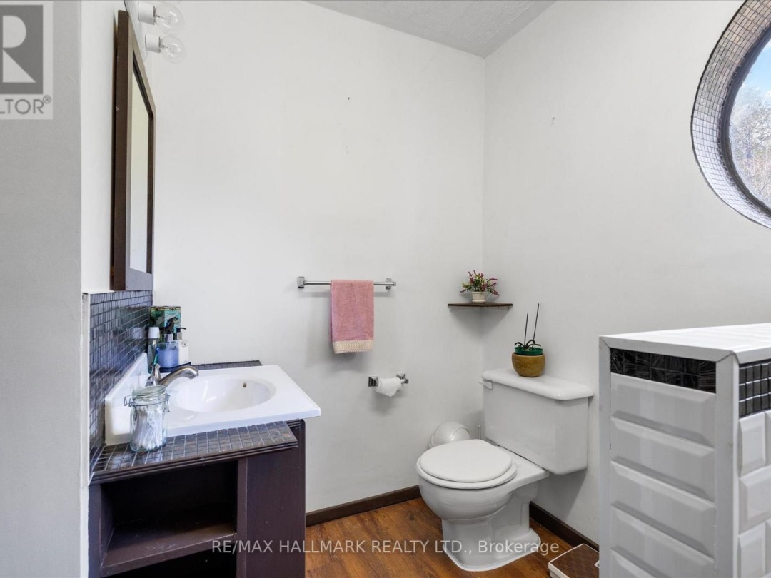 25 LITTLE SILVER LAKE WAY, Little Silver Lake