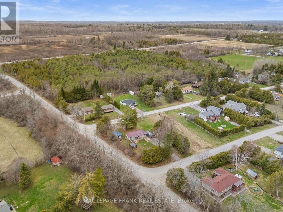 203 CROSBY DRIVE, Pigeon Lake