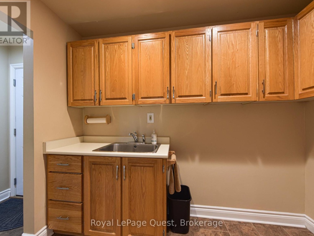 27 HEYDEN AVENUE, Lake Simcoe