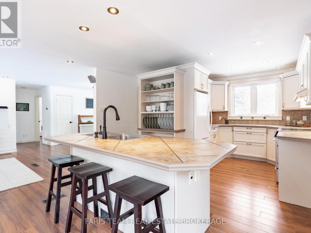 1520 ROSEMOUNT ROAD, Tay