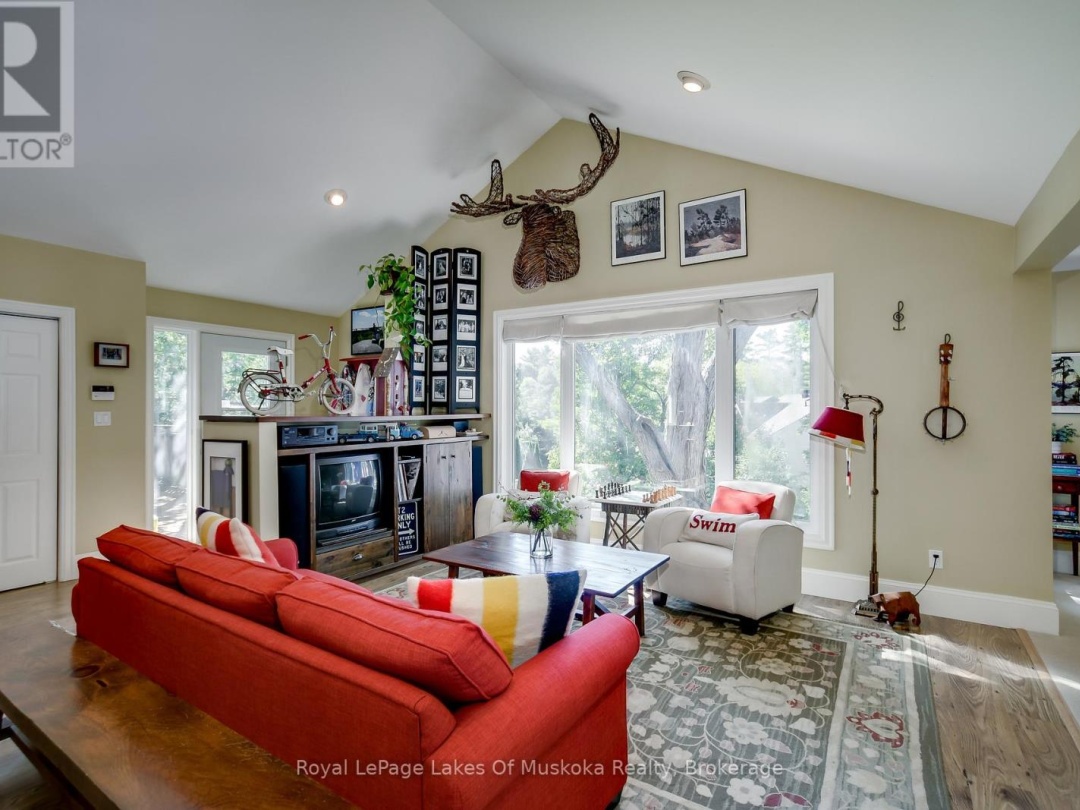 230 ECCLESTONE DRIVE, Bracebridge (Macaulay)