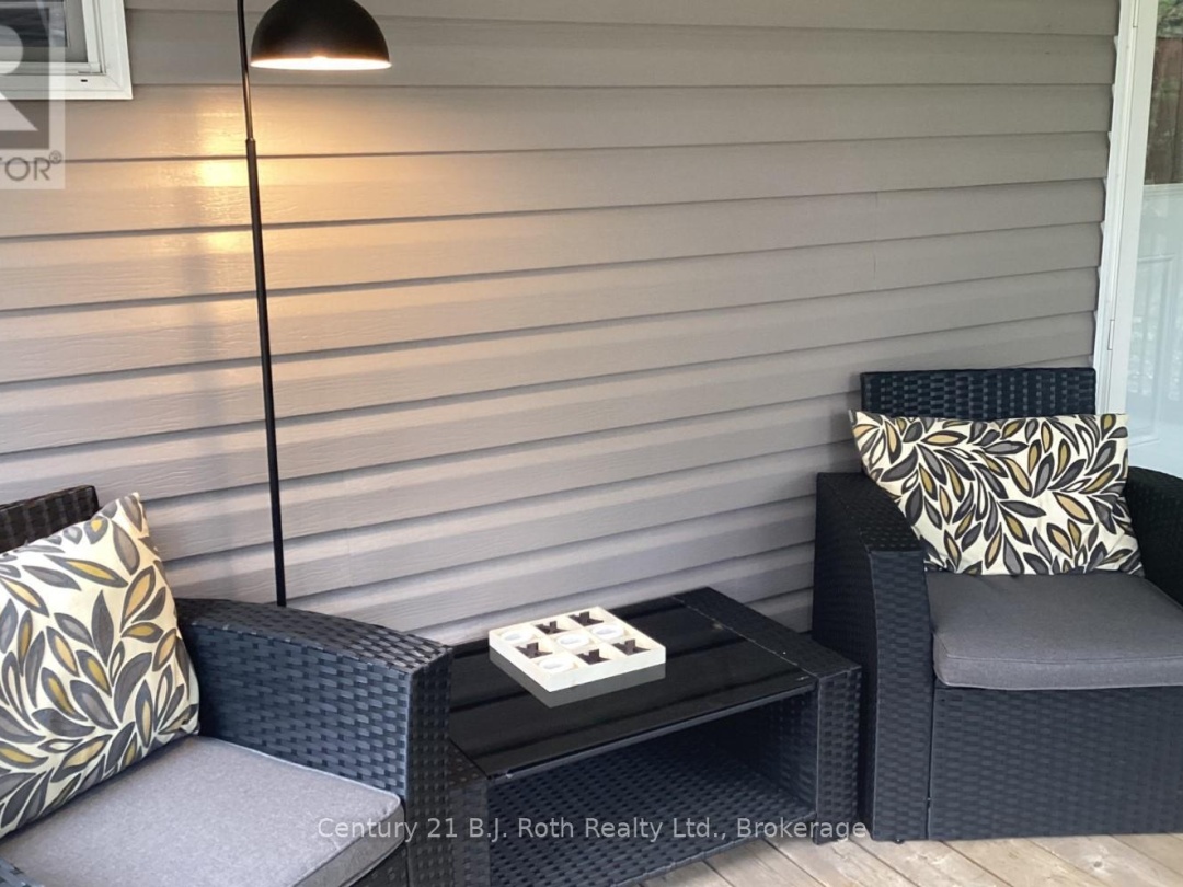719 POPLAR CRESCENT, Bonnie Lake