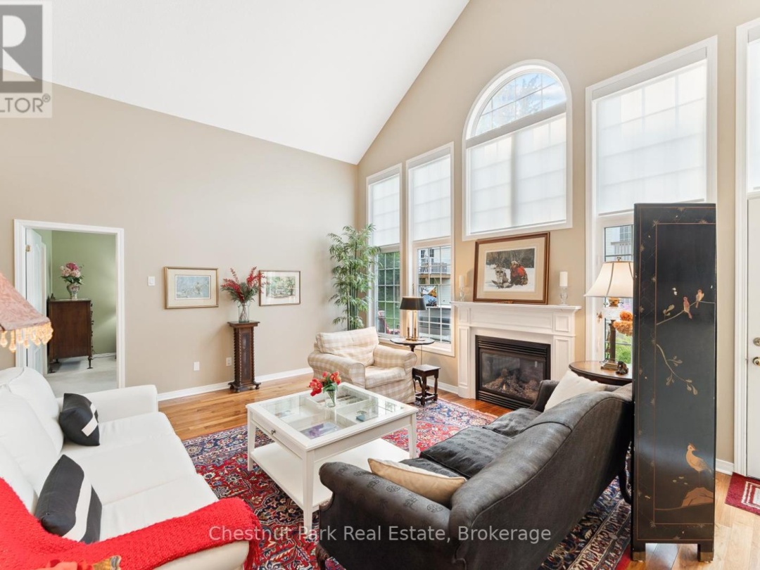 9 STORMONT COURT, Muskoka River