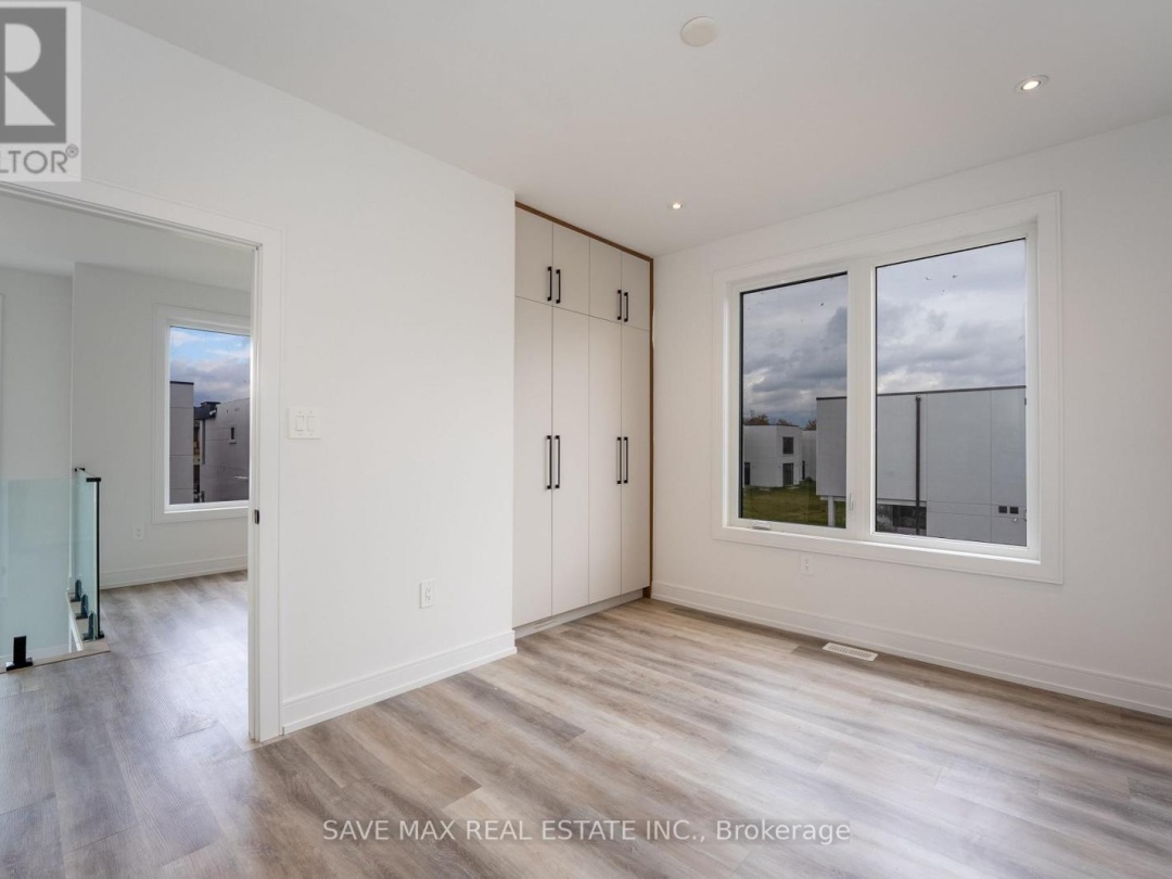 3775 SUNBANK CRESCENT, 