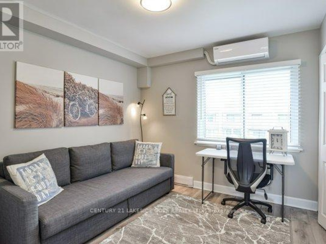UNIT 14 - 1 PARADISE BOULEVARD, Lake Simcoe