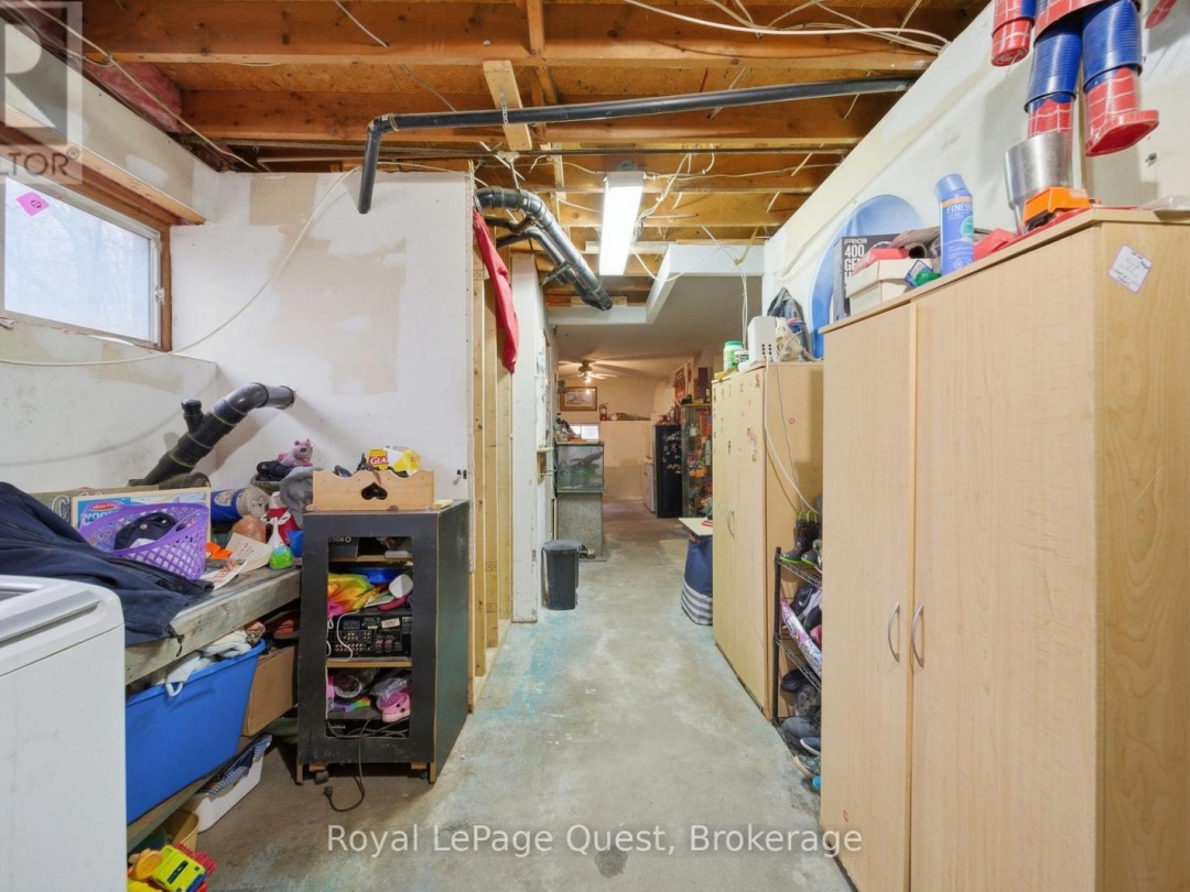 7476 ASH CRESCENT, Black River