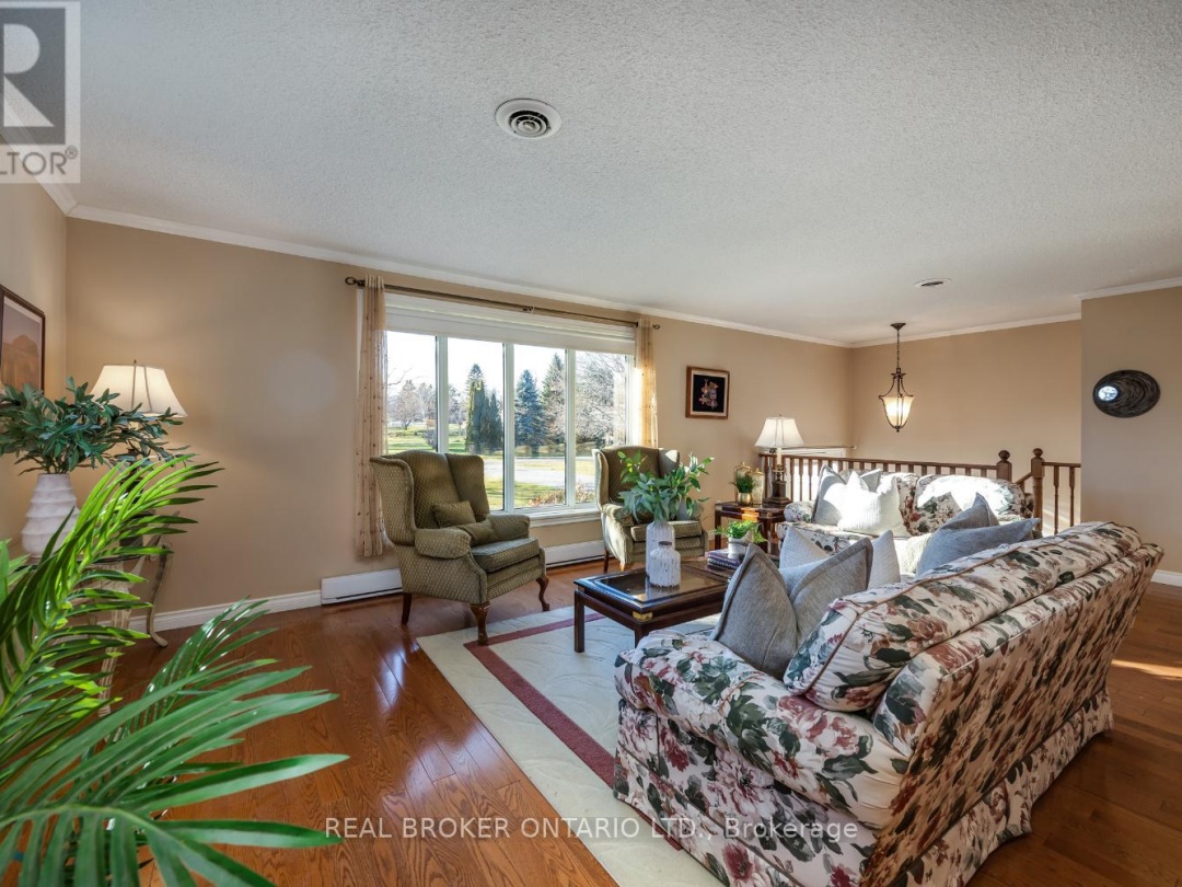 307 THE CAPTAIN'S CORNER, 