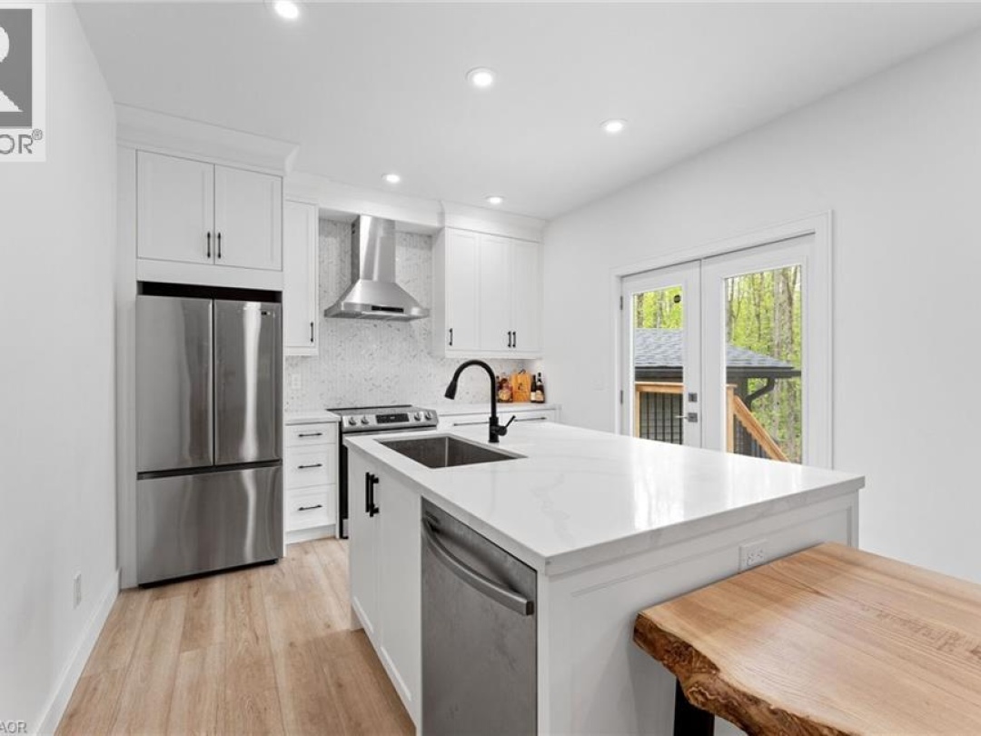 44 SUNNYSHORE PARK Drive, 