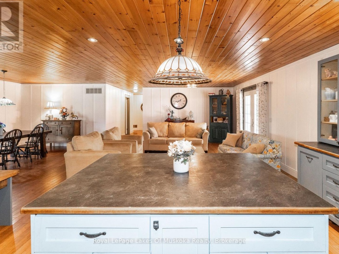 1185 MIRIAM DRIVE, Bracebridge (Oakley)