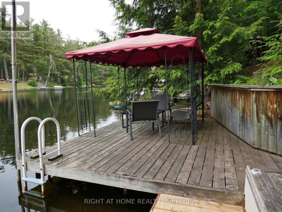1130 TOWERING OAKS TRAIL W, 