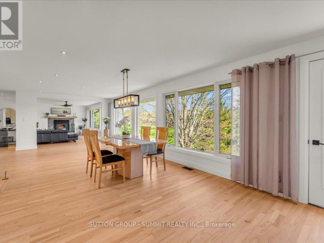 1 WINDY LANE, Portage Lake