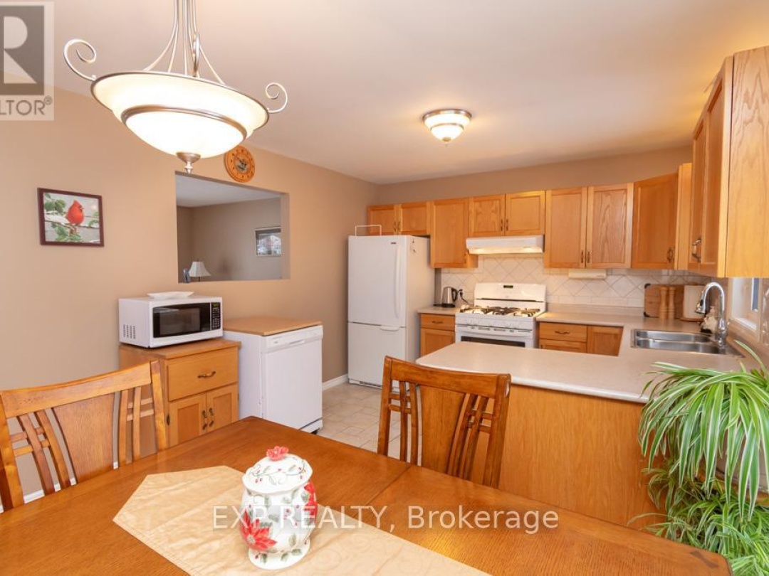 56 BECKETTS SIDE ROAD N, 