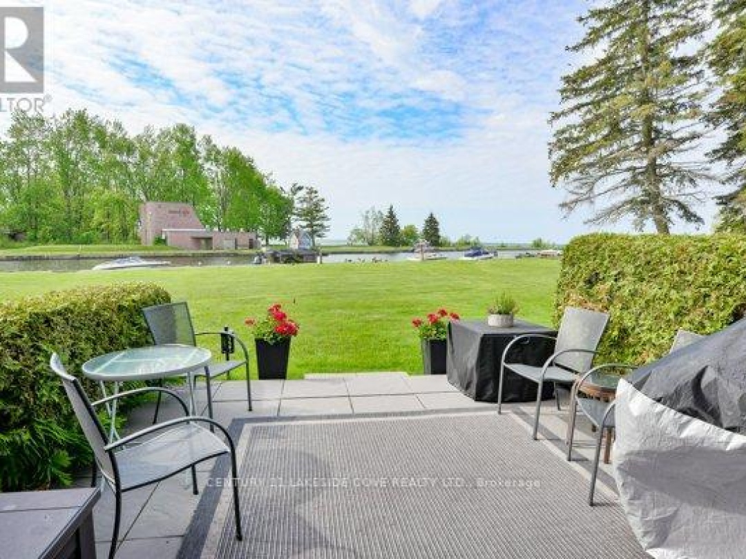 UNIT 14 - 1 PARADISE BOULEVARD, Lake Simcoe