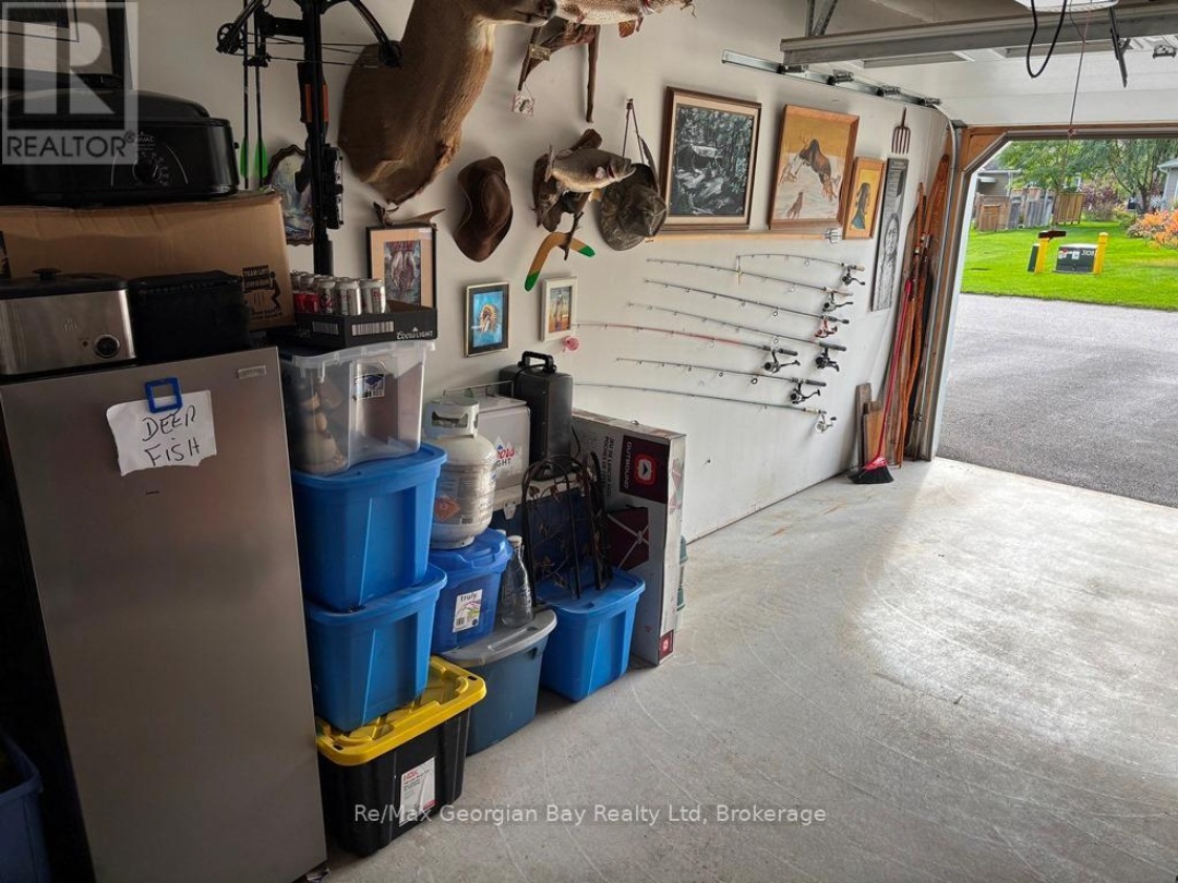 10 MAPLE COURT, 