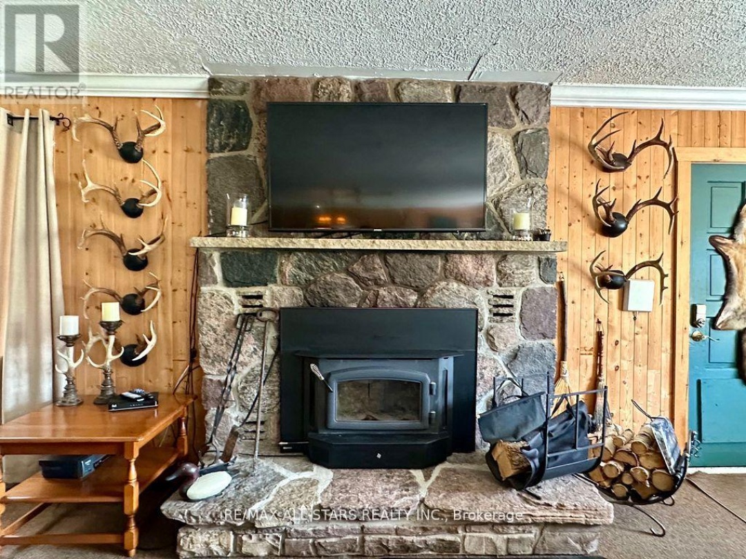 380 LEDGE ROAD, Trent Lakes