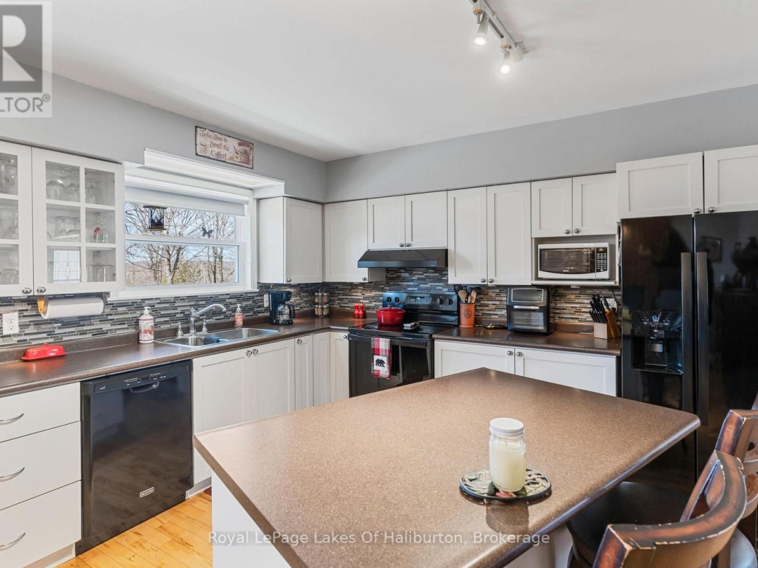 1096 CHELSEA LANE, Algonquin Highlands (Stanhope)