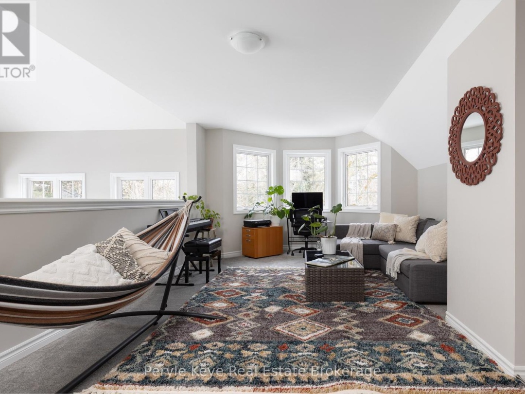 16 LEEDS COURT, Muskoka River