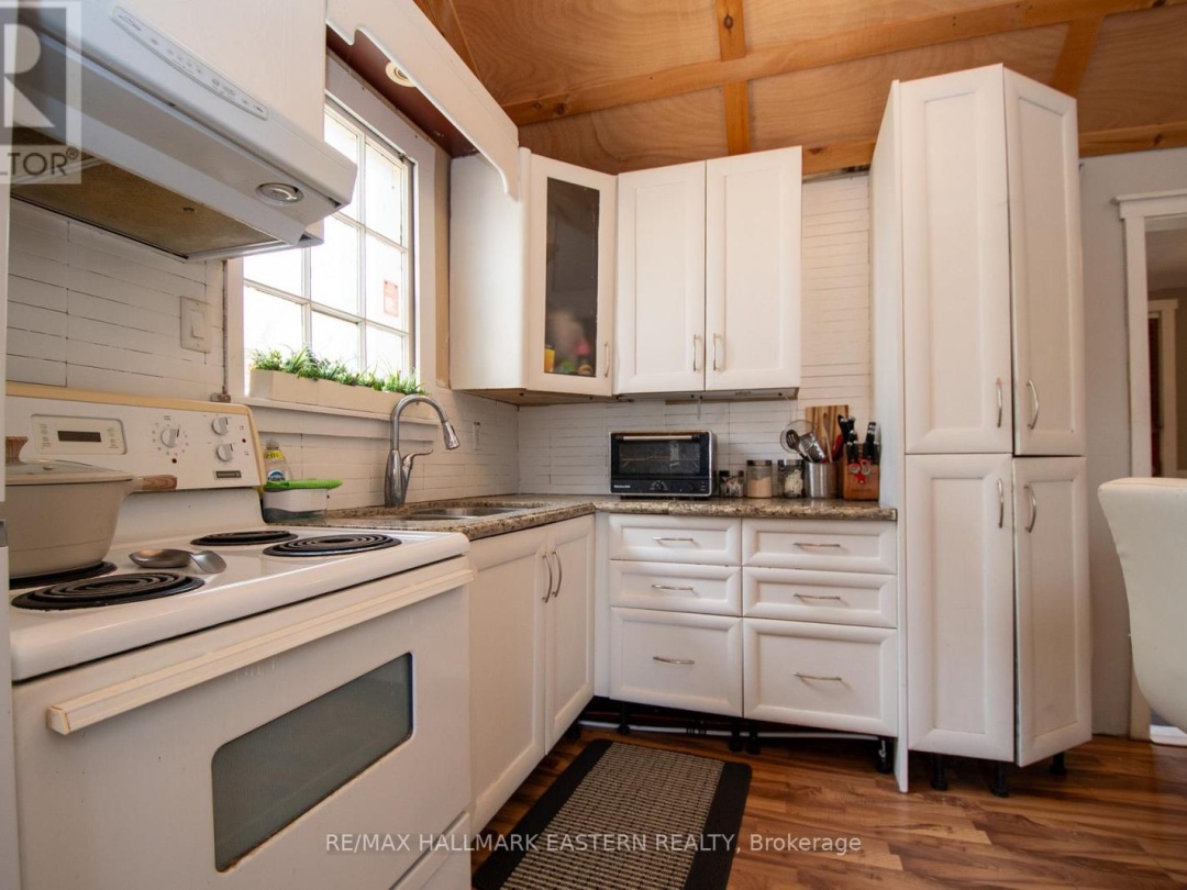 2305 THURSTONIA ROAD, Sturgeon Lake