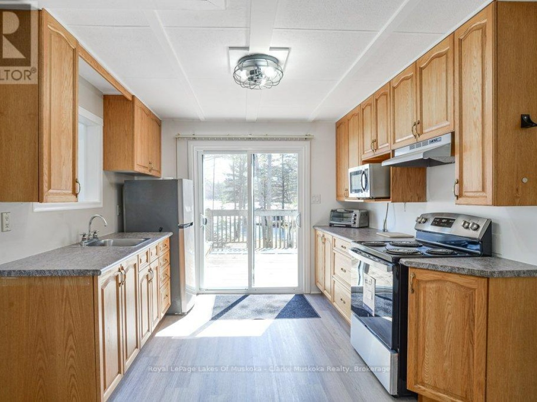 525 HIAWATHA ROAD, Gibson Lake