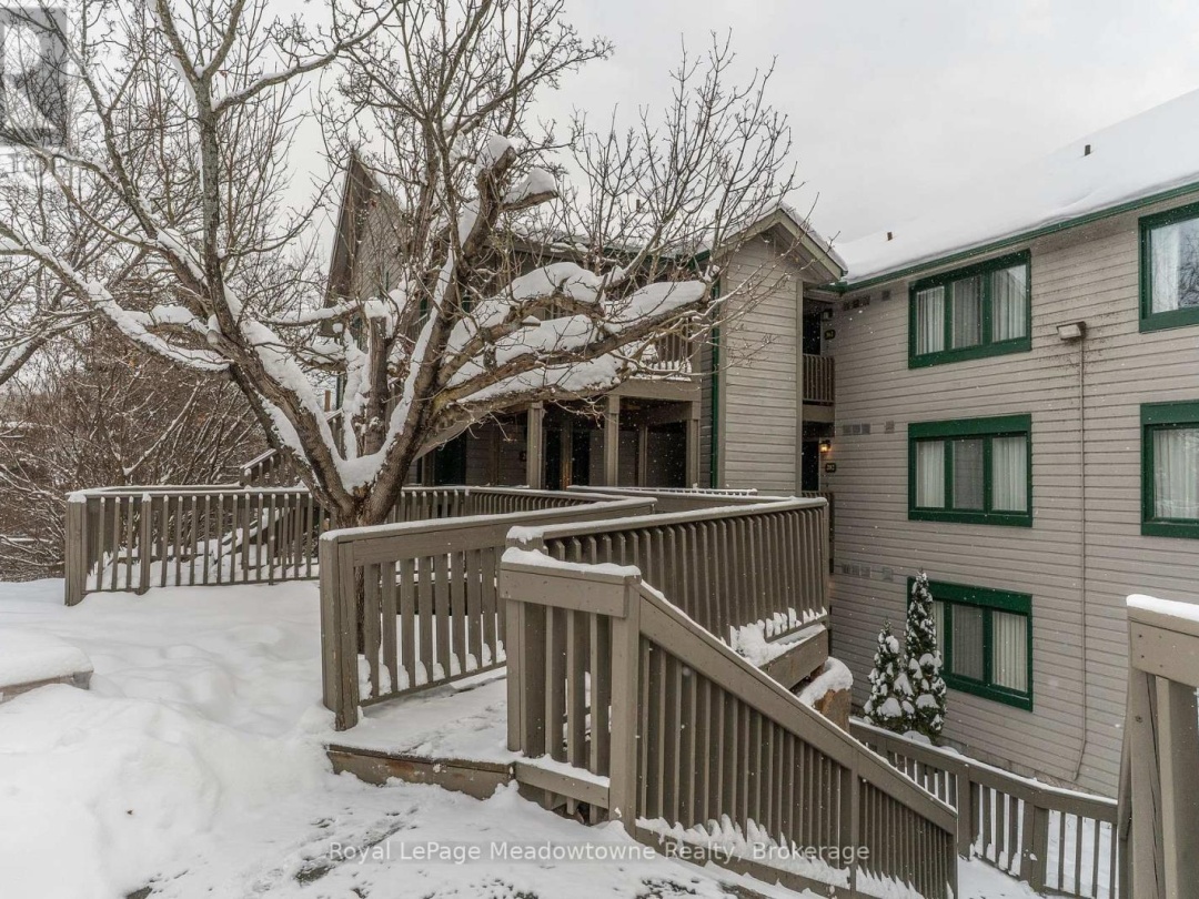 301 - 34 DEERHURST GREENS ROAD, Peninsula Lake