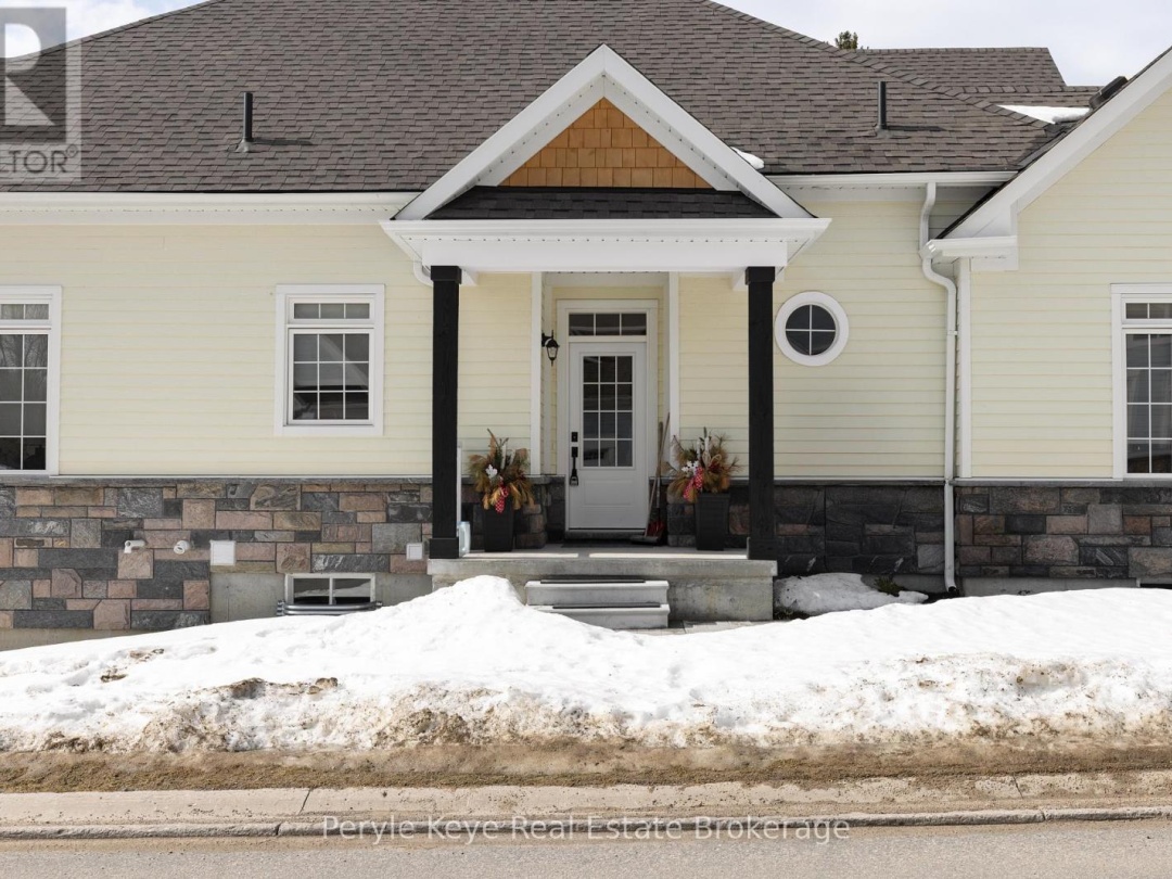 2 LEEDS COURT, Muskoka River