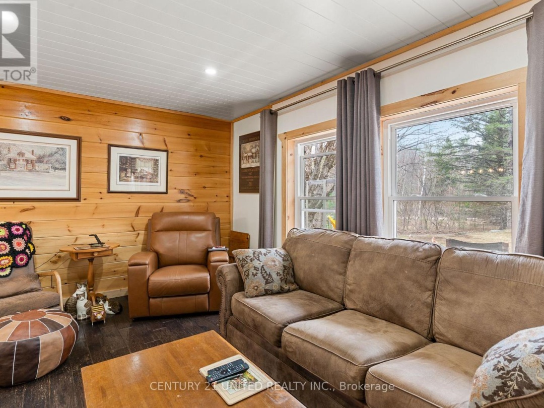 1001 ENGLISH CIRCLE, Tamarack Lake